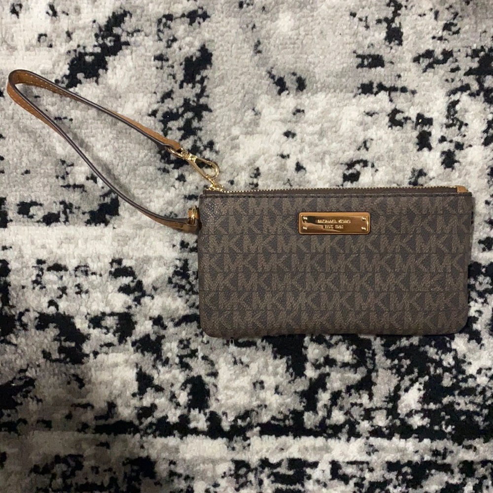 Michael Kors new wristlet